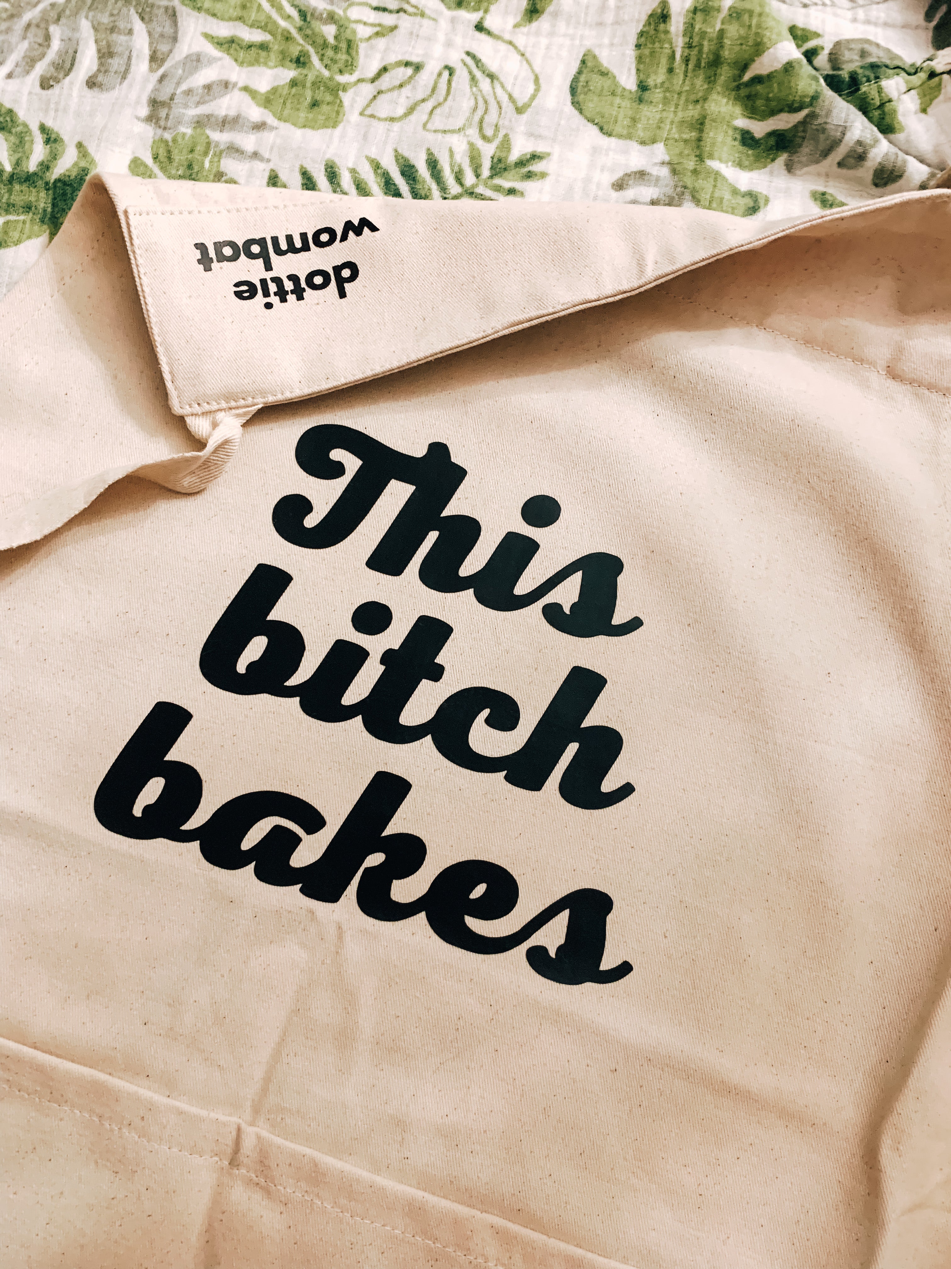 This b* Bakes Apron - adults with front pocket